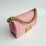 シャネル ル ボーイ フラップバッグ キルティングカーフスキン